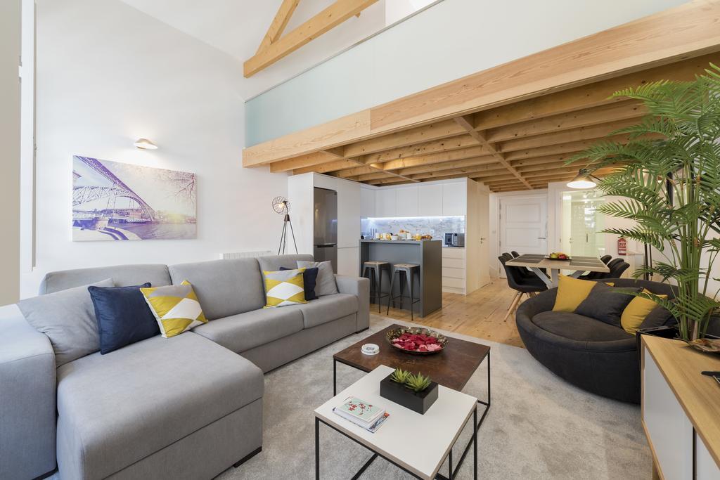 Lovelystay-Modern Loft City Center Порто Екстериор снимка